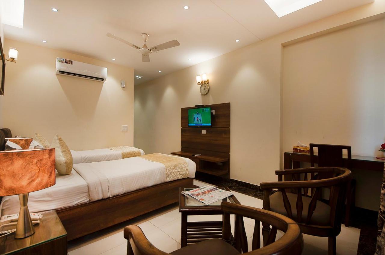 Imperial Apartment Fortis Gurgaon Extérieur photo